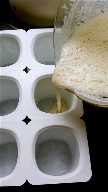 香蕉酸奶冰棒的做法步骤12