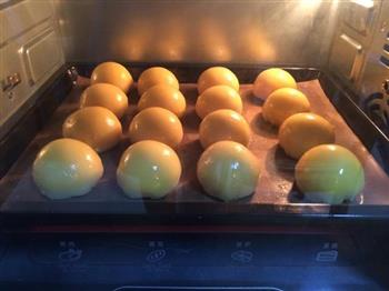 莲蓉蛋黄酥的做法步骤9