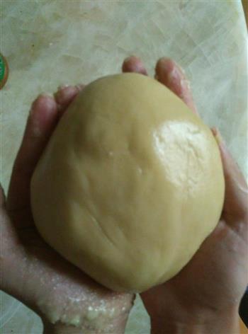 莲蓉蛋黄月饼的做法步骤1