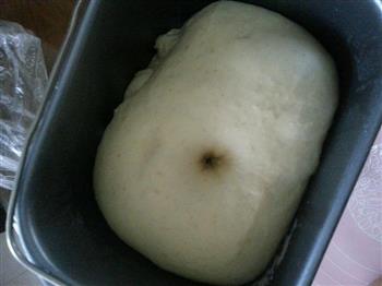 豆沙花朵面包的做法步骤2
