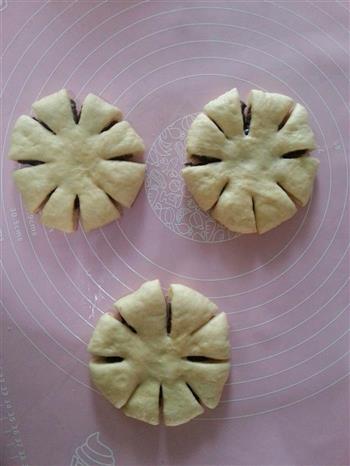 豆沙花朵面包的做法步骤4