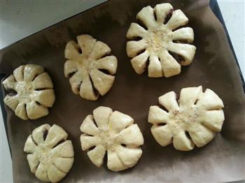 豆沙花朵面包的做法步骤5