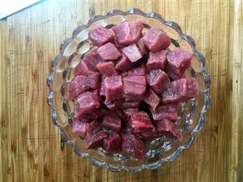 黑椒牛肉杏鲍菇-牛肉嫩滑的秘诀的做法步骤1