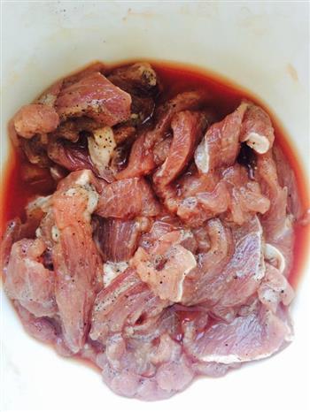 杭椒牛柳-牛肉切片尖椒切段简约版的做法步骤2