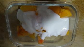黄桃酥梨酸奶麦的做法图解2