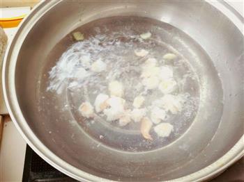 芝麻虾仁炒饭的做法步骤2