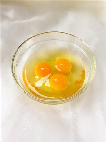 秋葵炒鸡蛋的做法图解2