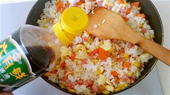 玉米胡萝卜火腿鸡蛋炒饭的做法图解12