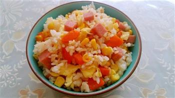 玉米胡萝卜火腿鸡蛋炒饭的做法步骤13