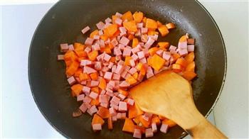 玉米胡萝卜火腿鸡蛋炒饭的做法步骤6