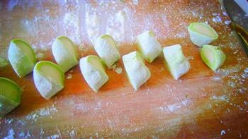茴香馅翡翠饺子的做法步骤5