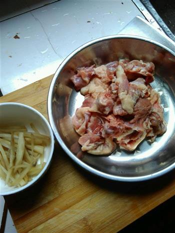 下饭菜   土豆焖鸭肉的做法图解1