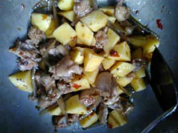 下饭菜   土豆焖鸭肉的做法步骤10