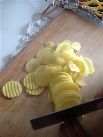 香酥炸土豆片的做法步骤1