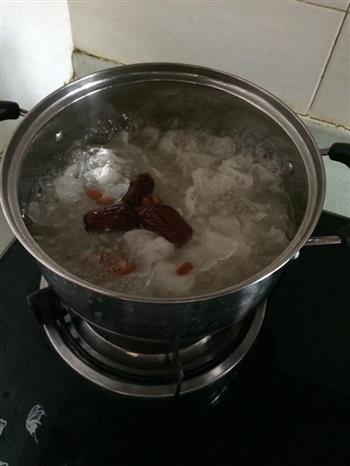 冰糖银耳红枣汤的做法步骤6