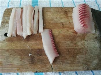 茄汁鱼柳-家庭版松鼠鱼的做法步骤1