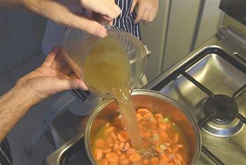 香浓胡萝卜汤的做法图解9