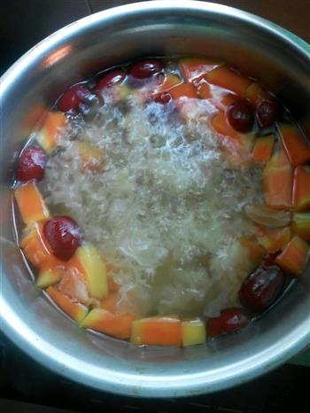 木瓜银耳红枣汤的做法图解2