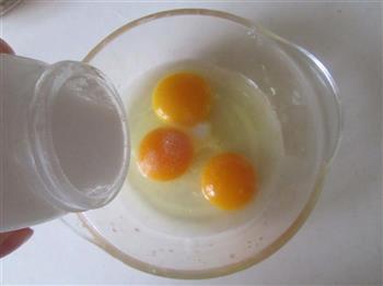 丝瓜蘑菇炒鸡蛋的做法步骤2