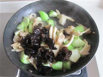 丝瓜蘑菇炒鸡蛋的做法步骤7