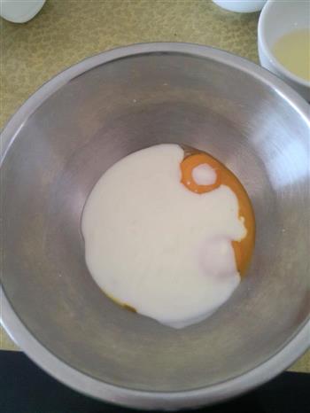 酸奶戚风蛋糕的做法步骤2