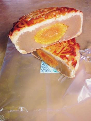广式蛋黄纯莲蓉月饼的做法步骤16
