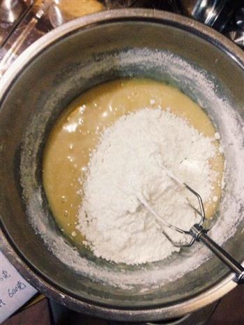 广式蛋黄纯莲蓉月饼的做法步骤3