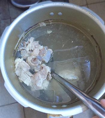 川菜-芋儿鸡中的战斗鸡的做法步骤5