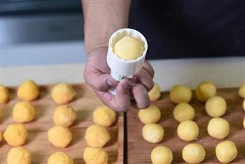 德普烤箱食谱-半岛奶黄月饼的做法步骤11
