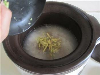 香菜猪肝阴米粥的做法步骤6