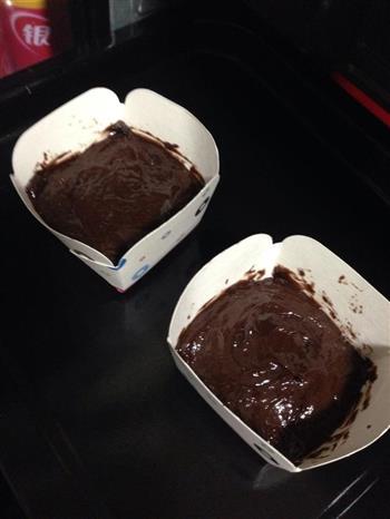 给爱人一颗柔软的心-巧克力熔岩蛋糕的做法步骤6