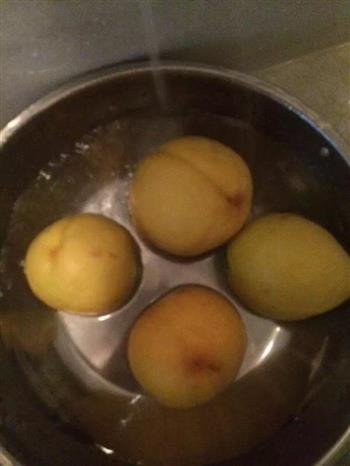 冰糖柠檬黄桃的做法步骤1