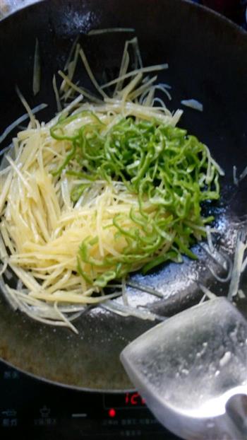 家常菜青椒土豆丝的做法步骤5