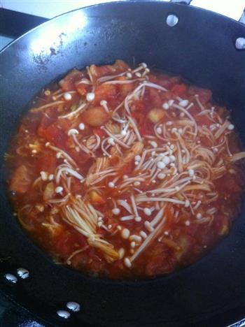 辣味西红柿炒金针菇的做法步骤3