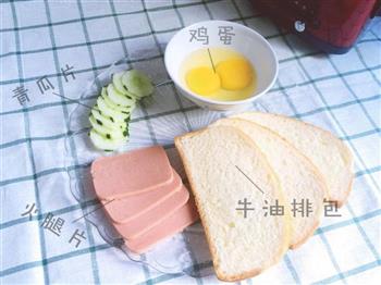 火腿青瓜炒蛋三明治的做法步骤1