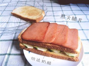 火腿青瓜炒蛋三明治的做法步骤4