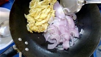 家常菜洋葱炒蛋的做法步骤3