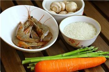 芦笋鲜虾粥的做法步骤1