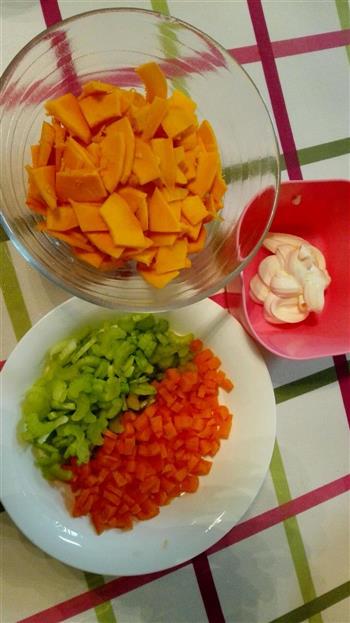 奶油南瓜浓汤的做法步骤1