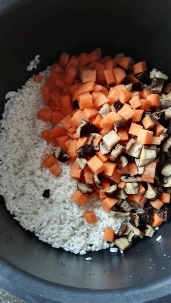红萝卜香菇排骨焖饭的做法步骤4