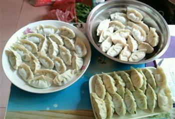 韭菜香菇木耳玉米饺子的做法步骤4