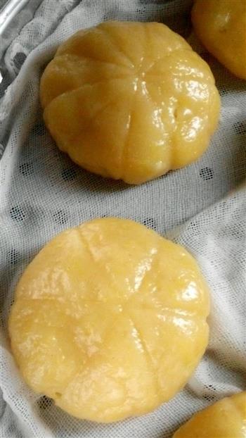 奶黄馅的椰蓉南瓜饼的做法步骤5