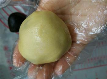 预热中秋-豆沙蛋黄月饼的做法步骤11