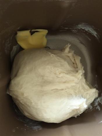 太阳花豆沙面包的做法步骤2