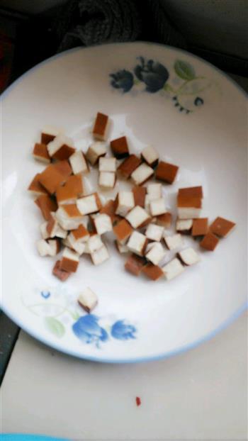 毛豆炒卤豆腐的做法步骤2
