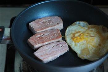 自制午餐肉早餐夹面包、馍必备的做法步骤6
