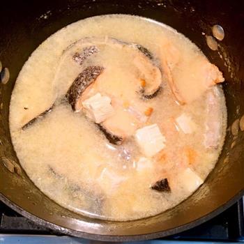 日料-健脑补钙孩子爱喝的三文鱼骨豆腐味噌汤的做法步骤6