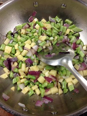 土豆豆角焖饭的做法步骤2