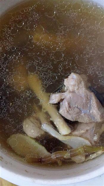 沙参玉竹石斛瘦肉汤的做法图解2