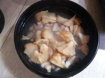 腱子肉猴头菇汤的做法图解5